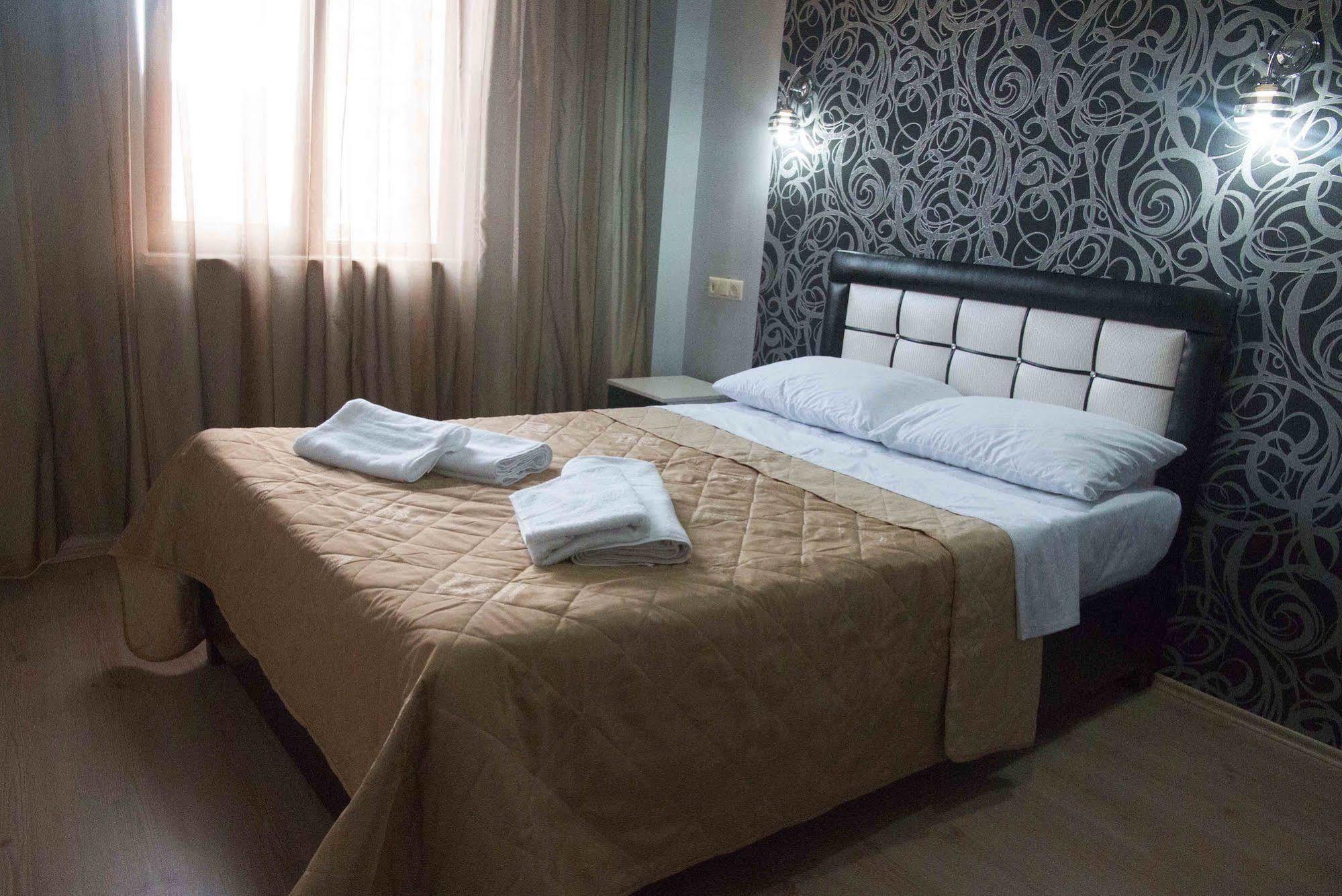 Hotel Iberia Batumi Esterno foto